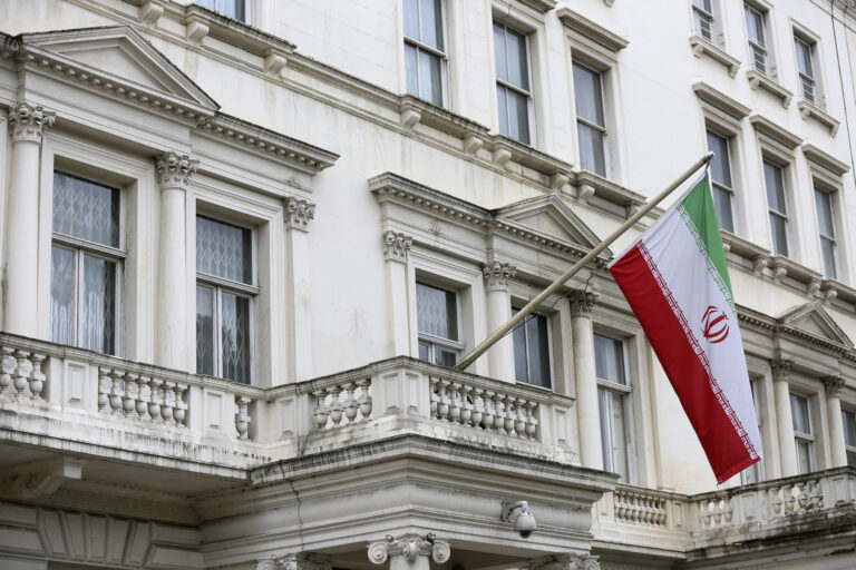 Poliția britanică arestează șase persoane pentru agresiune în apropierea ambasadei Iranului la Londra