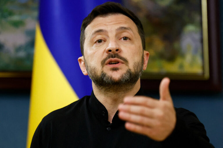 Președintele Ucrainei Zelenskiy efectuează o vizită oficială în Marea Britanie luni