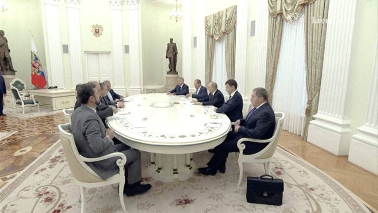 Putin spune ministrului iranian de externe că atacul SUA nu are justificare