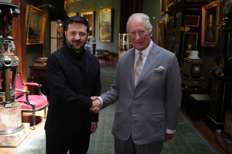 Președintele Ucrainei, Volodimir Zelenski, s-a întâlnit cu Regele Charles în cadrul vizitei oficiale în Marea Britanie