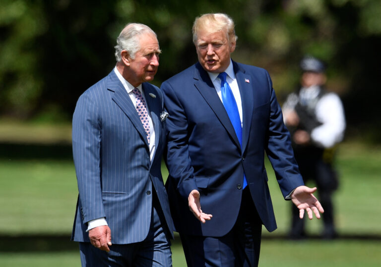 Regele Charles al Regatului Unit îl invită pe Donald Trump într-o vizită de stat în Marea Britanie, anunță Palatul