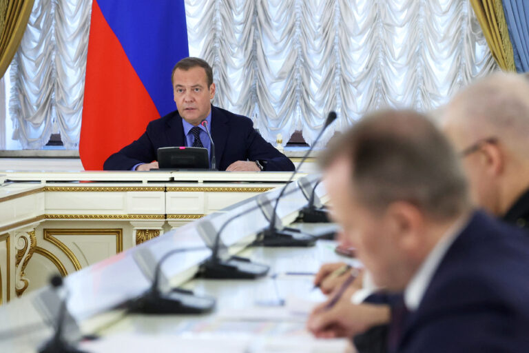 Medvedev: Rusia consideră UE un inamic, aderarea Ucrainei ar fi periculoasă