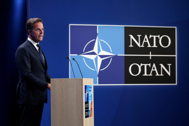Toți membri NATO, inclusiv SUA, „complet angajați” să susțină Ucraina în conflict, afirmă Rutte