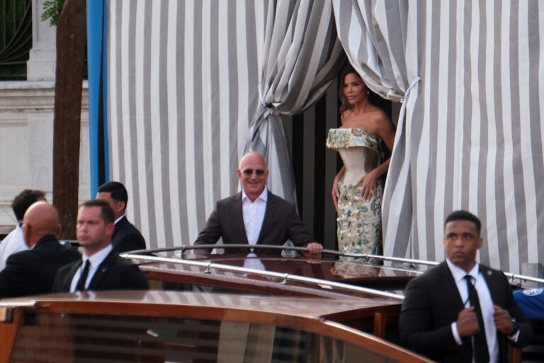 Vedetele se reunesc la Veneția pentru nunta spectaculoasă a lui Jeff Bezos și Lauren Sanchez (VIDEO)