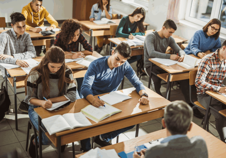 Ministrul Educației: „Vreau ca mintea profesorilor să fie dedicată școlii și copiilor măcar 8 ore pe zi”