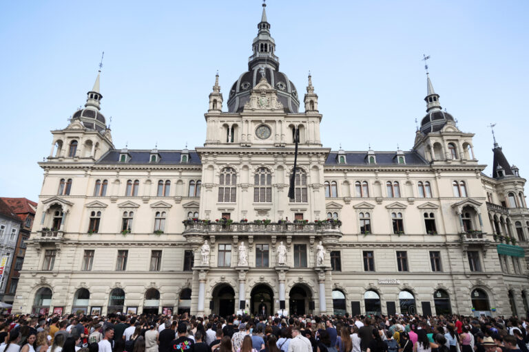 Austria plănuiește înăsprirea legilor privind armele după atacul armat dintr-o școală din Graz