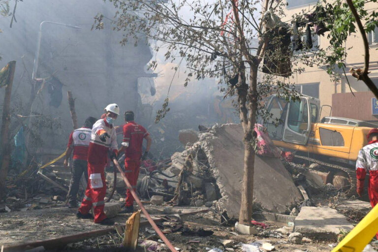 Loviturile israeliene împing conducerea Iranului „în colț”