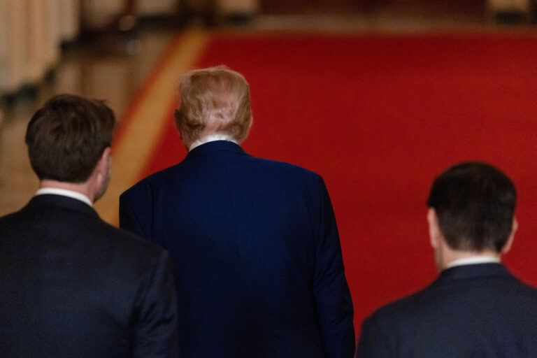Analiză: Loviturile asupra Iranului marchează cea mai mare și mai riscantă miză de politică externă a lui Trump