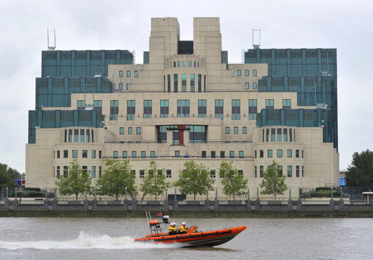 Marea Britanie numește prima femeie în funcția de șef al agenției de spionaj MI6