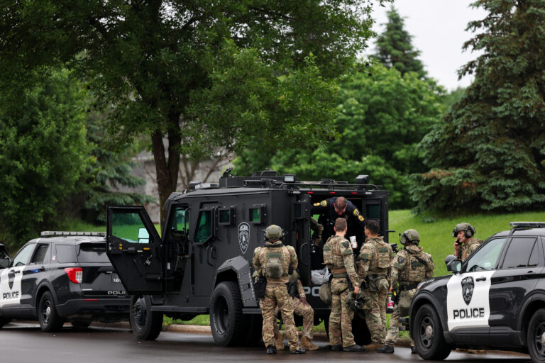 UPDATE: Vânătoare de oameni în Minnesota pentru suspectul care a împușcat mortal un parlamentar democrat (VIDEO)