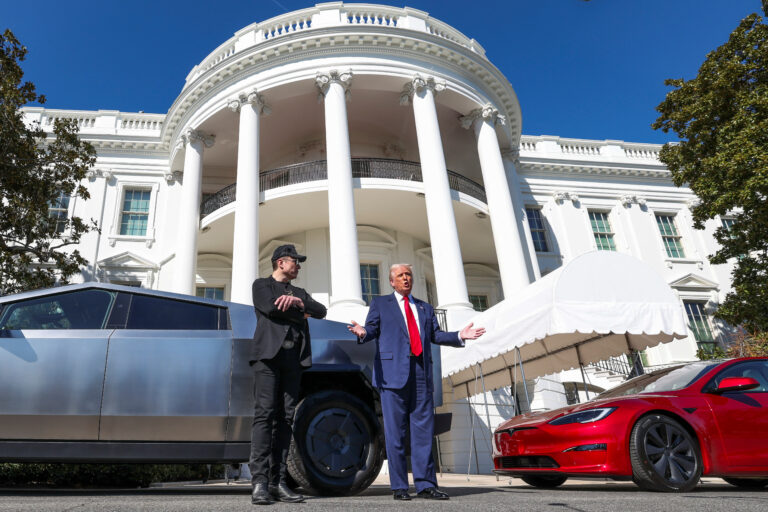 De la frați la dușmani: cum a explodat nepotrivita relație Trump-Musk