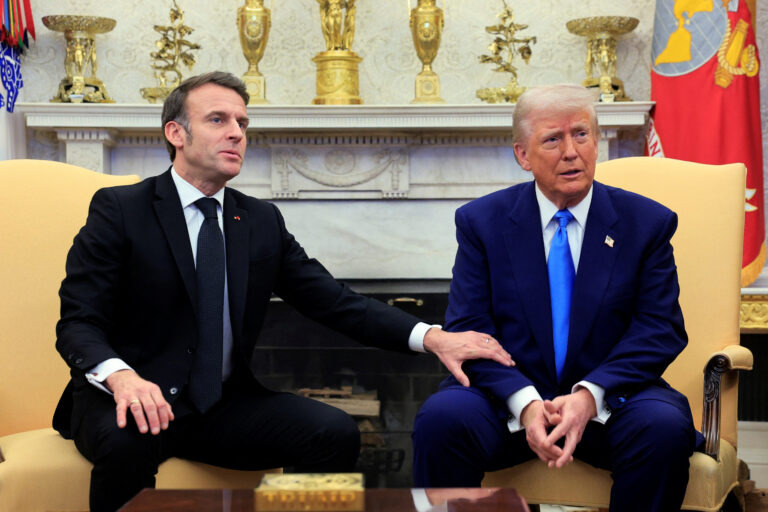 Macron și Trump discută despre tarife, Orientul Mijlociu și Ucraina, spune un oficial francez