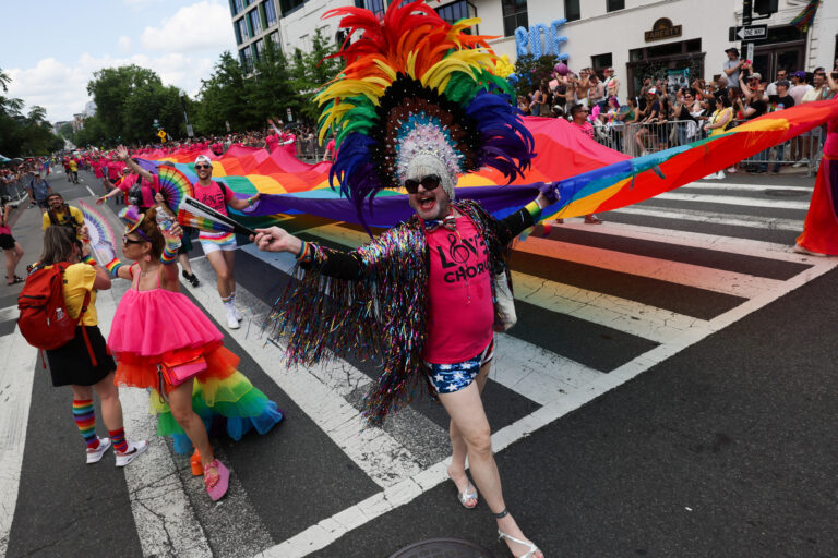 Parada WorldPride defilează prin Washington în semn de sfidare față de Trump (VIDEO)