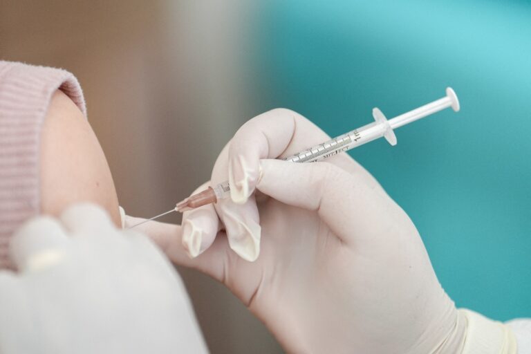 Concedierea consilierilor independenți ai CDC subminează încrederea în vaccinuri, spun experții