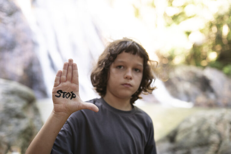 1.865 de cazuri de abuz sexual asupra copiilor în 2024: Salvați Copiii România cere multiplicarea modelului Barnahus în toată țara