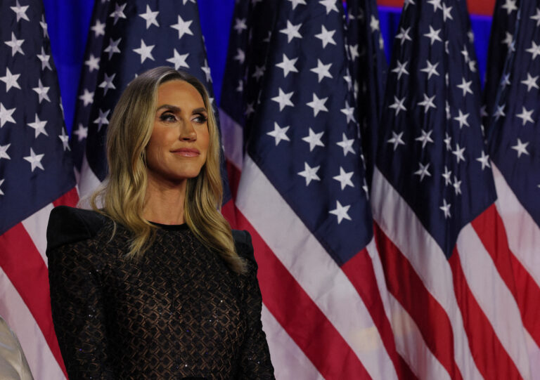 Donald Trump o propune pe Lara Trump, soția fiului său, pentru un loc în Senatul SUA din Carolina de Nord