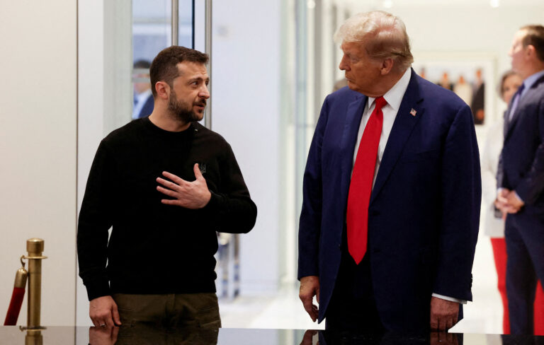 Trump și Zelenskiy urmează să discute suspendarea ajutorului militar pentru Ucraina