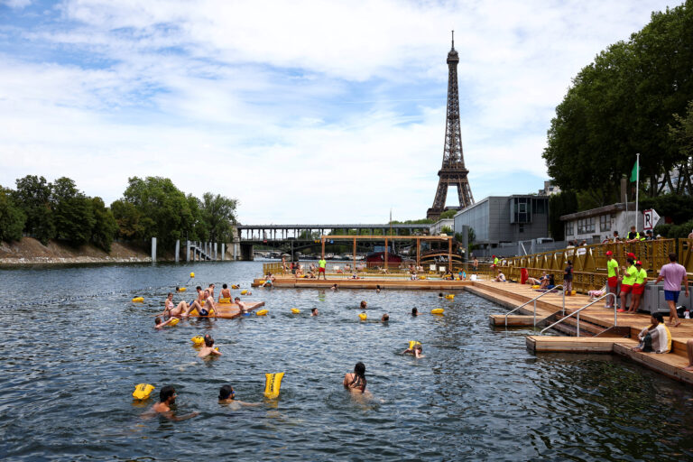 Paris redeschide râul Sena pentru înot public, pentru prima dată din 1923