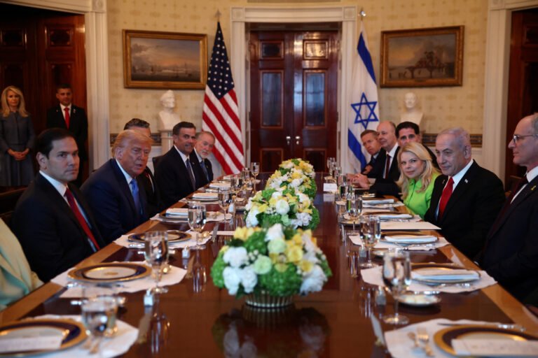 Netanyahu se întâlnește cu Trump la Casa Albă, în timp ce Israelul și Hamas discută o încetare a focului