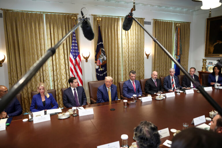 Trump: Coreea de Sud ar trebui să își finanțeze singură apărarea militară