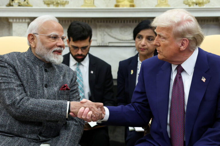 Trump amenință din nou India cu tarife dure din cauza achizițiilor de petrol rusesc