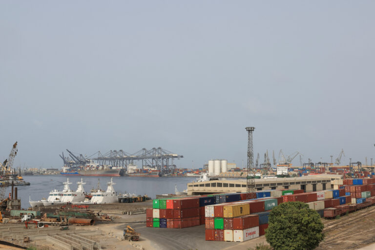 Pakistanul anunță un acord privind tarifele cu SUA: Trump menționează un parteneriat pentru rezervele de petrol