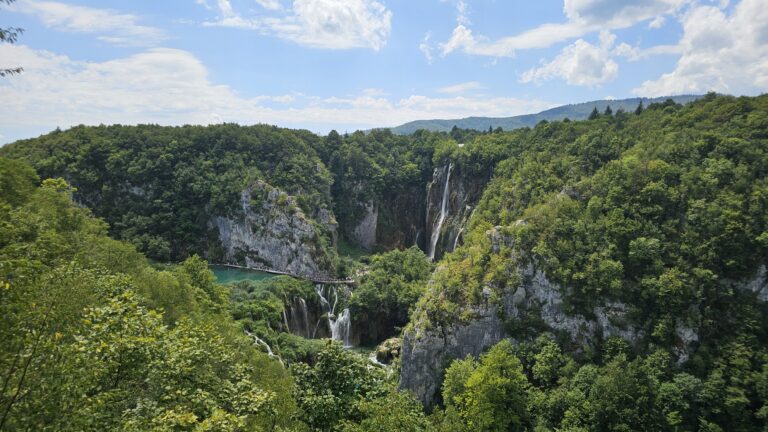 Plitvička Jezera – Minunea acvatică a Croației (VIDEO)