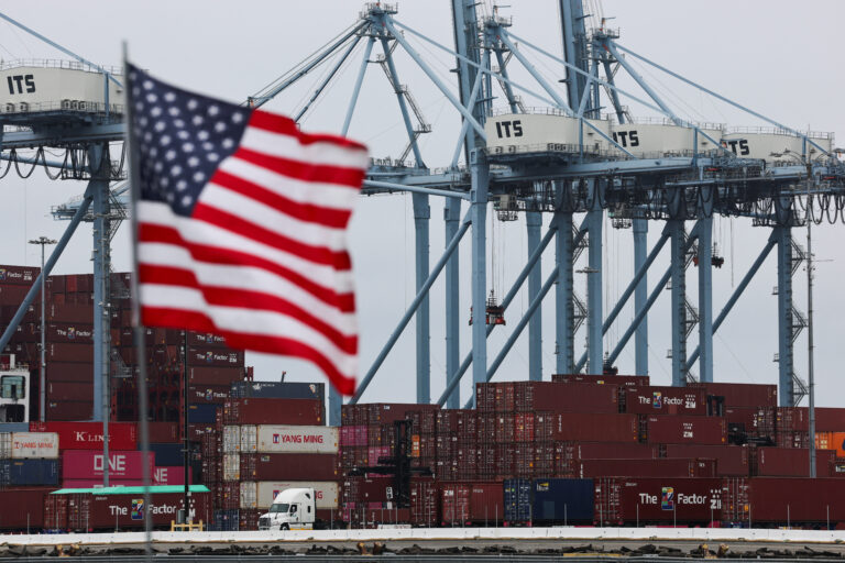 Tarifele majorate de Trump afectează bunurile importate de la principalii parteneri comerciali ai SUA