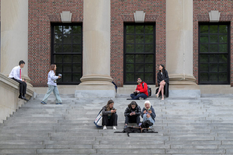 Administrația Trump trimite Universitatea Harvard la Departamentul de Justiție într-o anchetă privind discriminarea antisemită