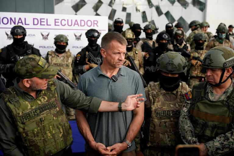 EXCLUSIV: Aliatul lui Trump, Erik Prince, plănuiește o prezență de 10 ani în Haiti pentru combaterea bandelor și colectarea taxelor