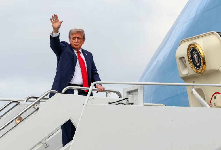 Trump anunță un ordin executiv împotriva votului prin corespondență și a mașinilor de vot înainte de alegerile preliminare din 2026