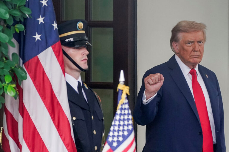 Aprobarea lui Trump rămâne la 40%, cel mai scăzut nivel din mandat, arată sondajul Reuters/Ipsos