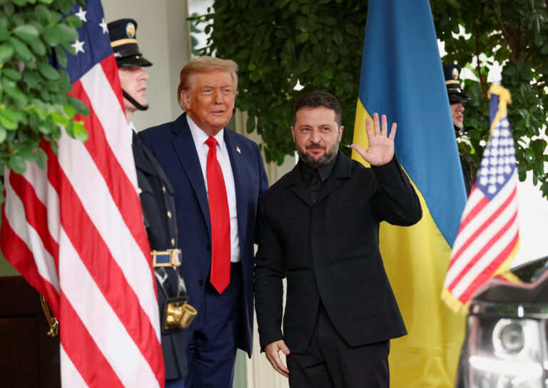 Designer ucrainean îl ajută pe Zelenskiy să aleagă ținuta pentru întâlnirea cu Trump – modă și diplomație în prim-plan