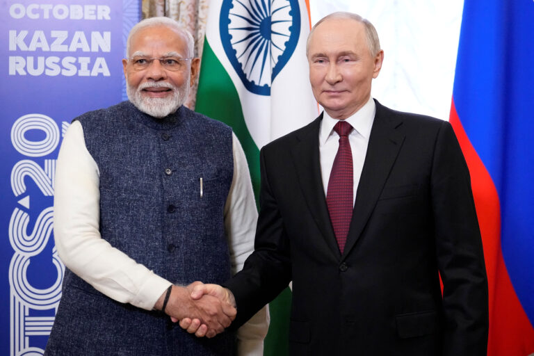 Rusia are „mecanisme speciale” pentru a furniza petrol Indiei, spune oficial al ambasadei