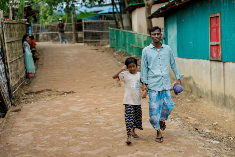 Închiderea școlilor forțează copiii refugiați Rohingya să se căsătorească și să muncească