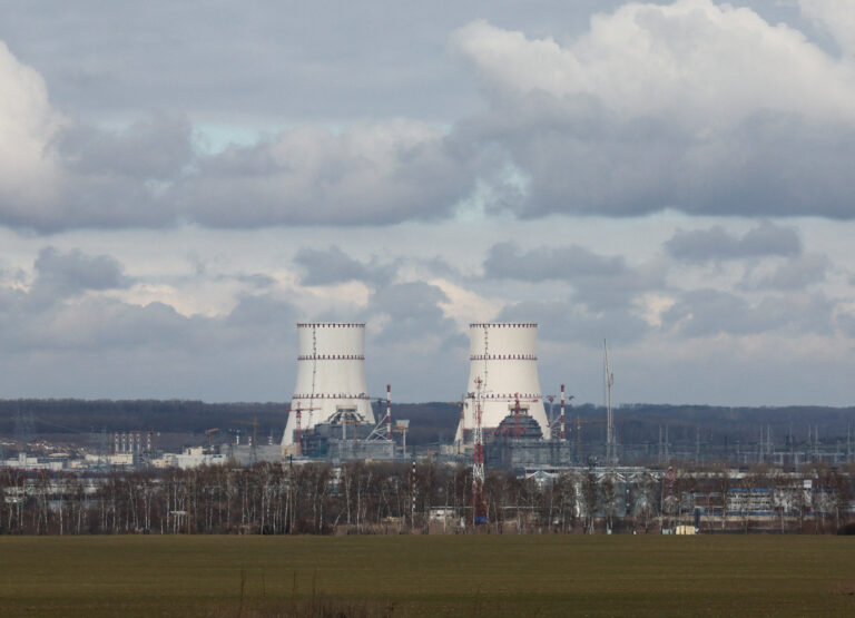 Ucraina lovește cu drone o centrală nucleară din Rusia și provoacă un incendiu la terminalul de export de combustibili Ust-Luga al Novatek