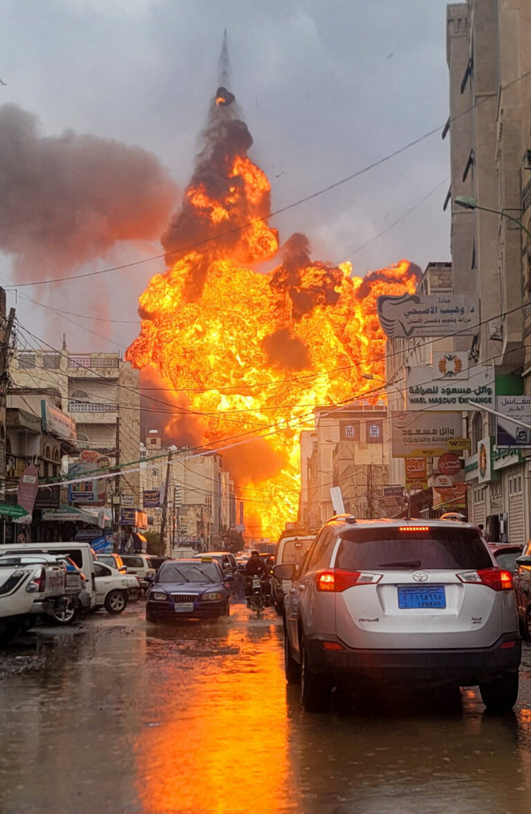 Israel lovește capitala Yemenului, Sanaa: șase morți și zeci de răniți (VIDEO)