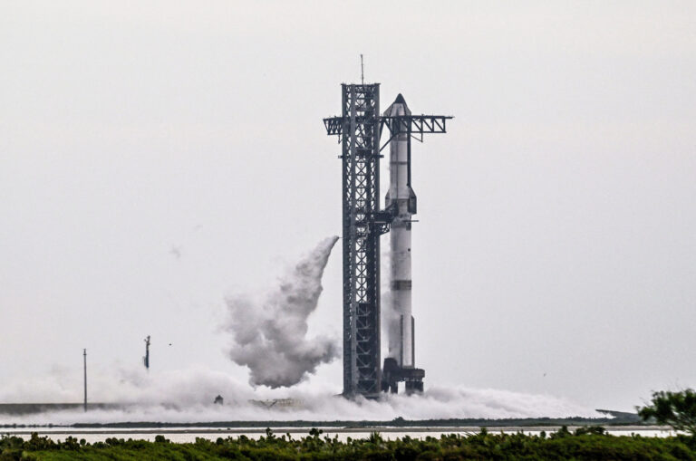 Lansarea SpaceX Starship amânată din cauza vremii înnorate și problemelor tehnice de testare
