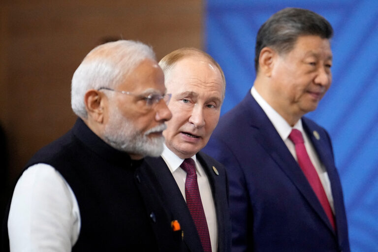 „Optică puternică”: Xi Jinping îi primește pe Putin și Modi într-o mare demonstrație de solidaritate