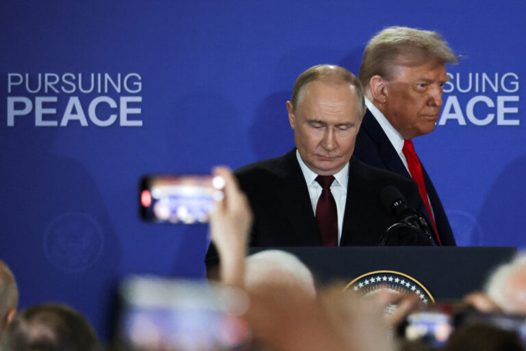 Trump analizează impunerea unor sancțiuni economice dure împotriva Rusiei