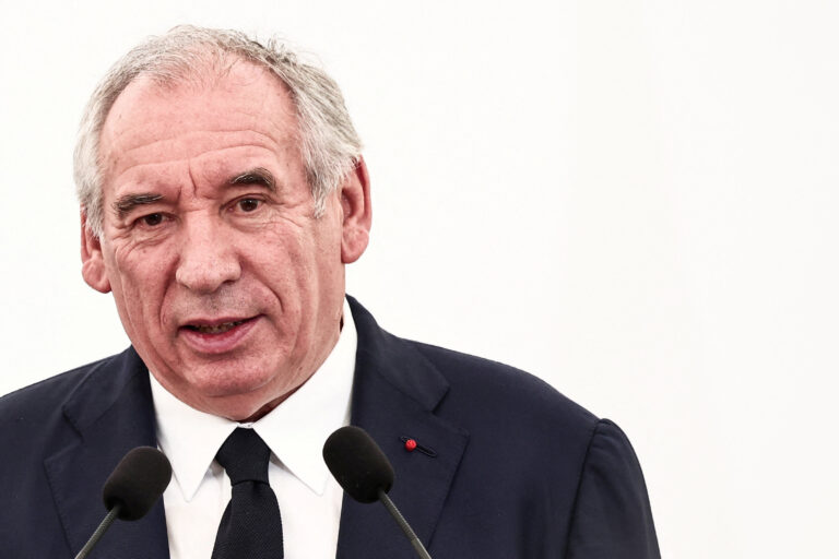 Majoritatea francezilor cer dizolvarea parlamentului și organizarea de alegeri anticipate