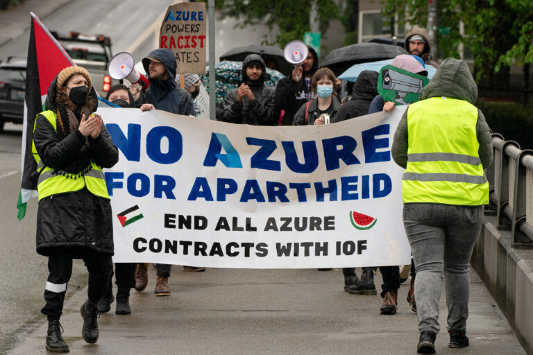 Doi angajați Microsoft concediați după ce au ocupat biroul președintelui în semn de protest față de legăturile cu Israel