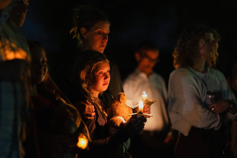 Copiii din Minneapolis au dat dovadă de curaj și teamă în timpul atacului armat dintr-o biserică