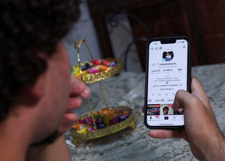Egiptul intensifică represiunea pe TikTok: adolescenți influenceri arestați și acuzați de încălcarea valorilor familiale