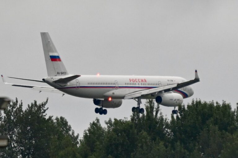 Președintele rus Vladimir Putin a aterizat în Alaska înaintea summit-ului Trump – Putin