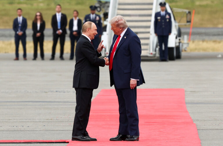 Summitul din Alaska: Trump și Putin – Întâlnire șocantă și inutilă