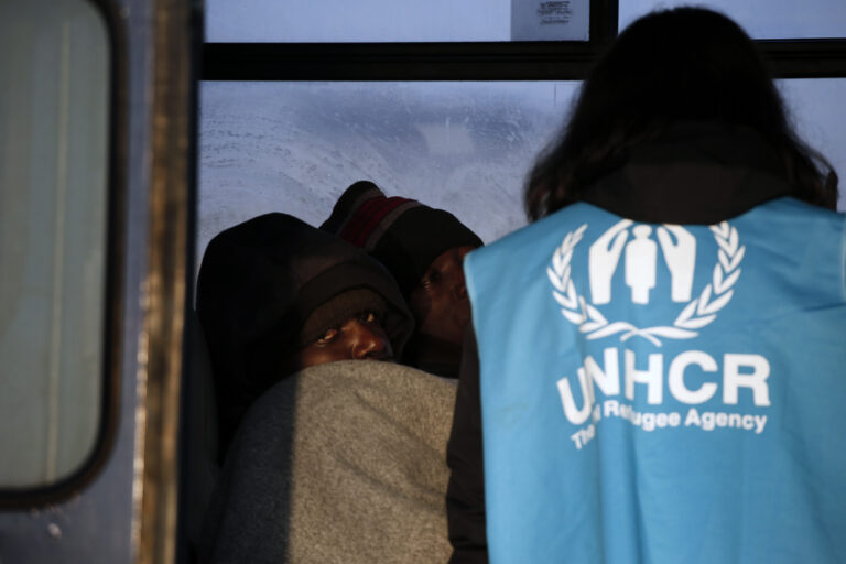 Agenția ONU pentru refugiați planifică reduceri de cheltuieli, în ciuda creșterii numărului de persoane strămutate