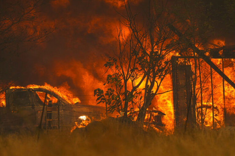 Incendii de vegetație devastatoare în California Gold Country distrug orașe istorice