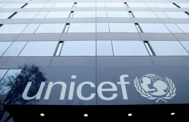 Obezitatea depășește subponderalitatea în rândul tinerilor la nivel global, anunță UNICEF