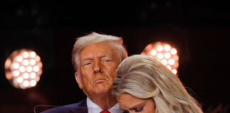 Trump transformă comemorarea lui Charlie Kirk într-un miting MAGA împotriva adversarilor politici